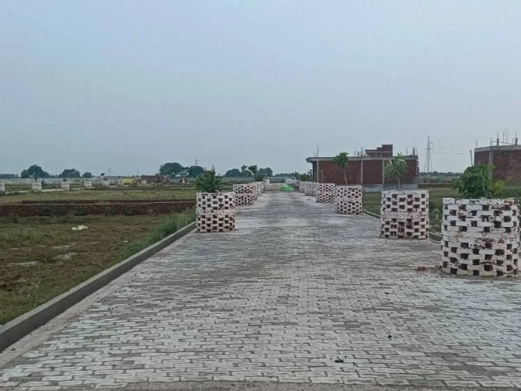 Maa Pitambara Plots and Property In Kanpur